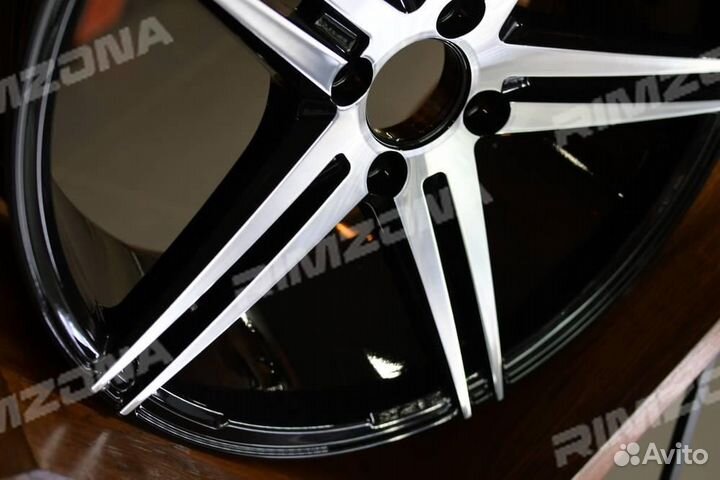 Литой диск в стиле vossen R17 5x114.3