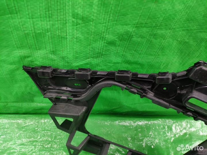 Направляющая бампера лев. зад. Volkswagen Touareg