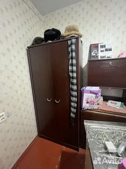 Стол со шкафом