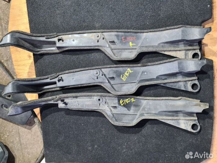 Пыльник крыла правый Toyota Corolla E150 1.6