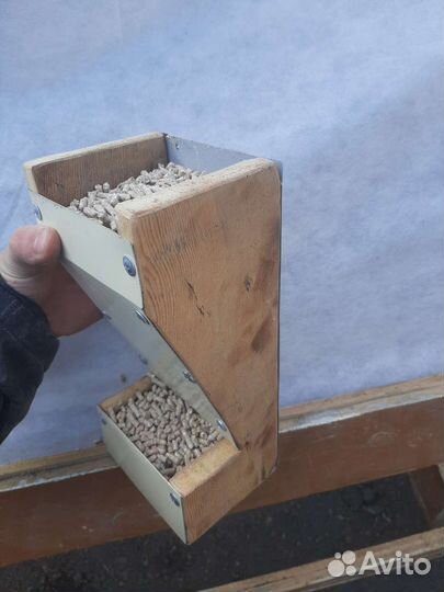 Бункерная кормушка для кроликов