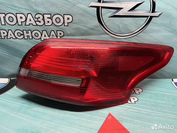 Фонарь задний правый Ford Focus 3 седан