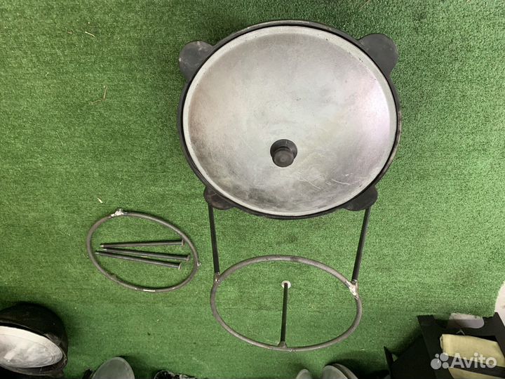 Чугунный Казан на подставке
