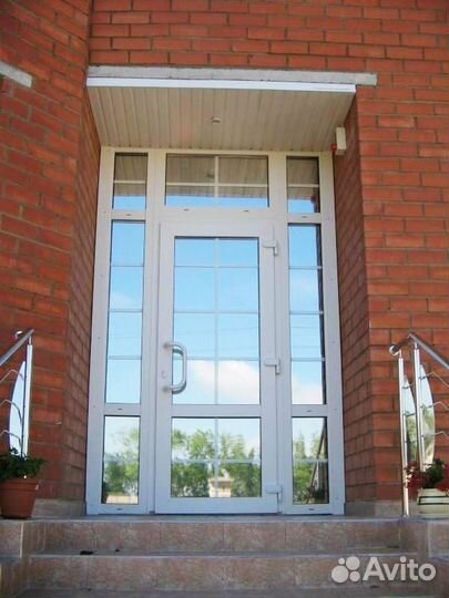 Белые пластиковые двери