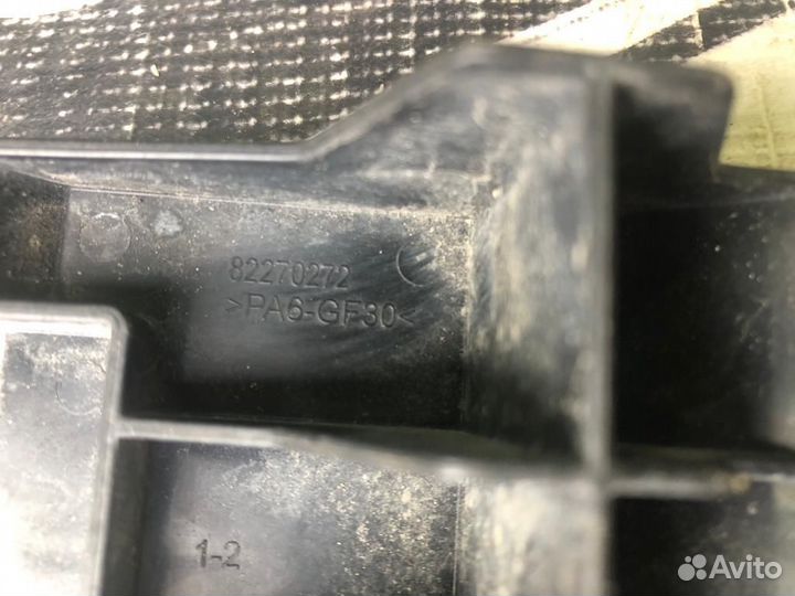 82270272 Кронштейн жабо для Renault T