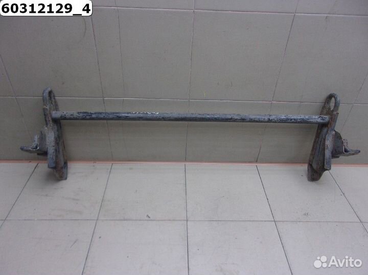 Балка буксировочного крюка Pajero Montero