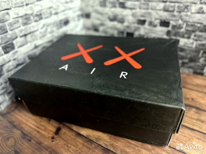 Кроссовки Nike Air Jordan 4 Retro Kaws зимние