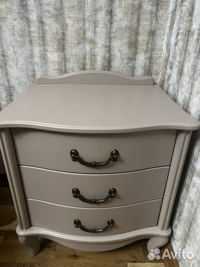 Тумбочка прикроватная