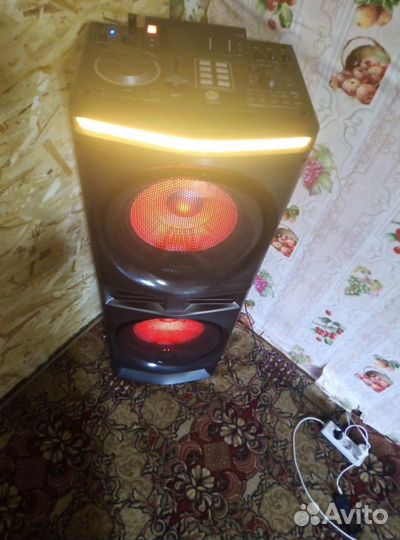 Музыкальная колонка с блютузом и караоке