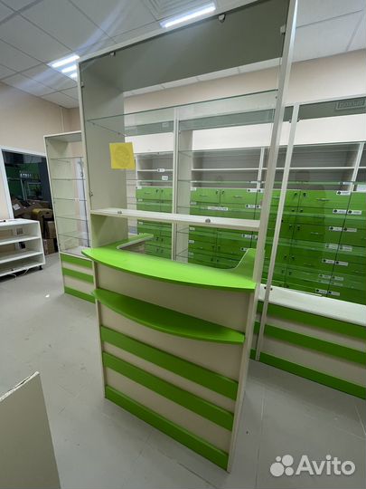 Мебель для аптеки почти новая