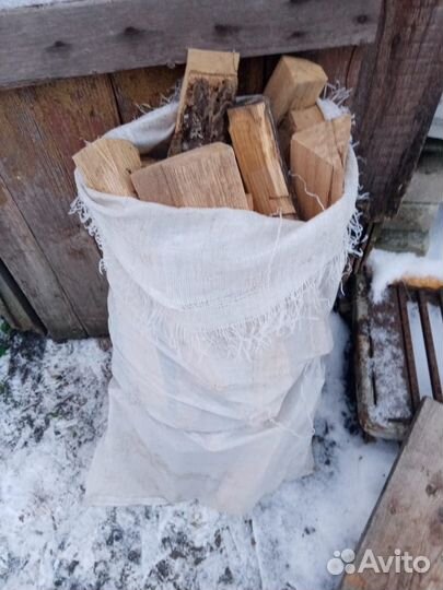 Дрова колотые дубовые. Плитка, обои-остат. ремонта