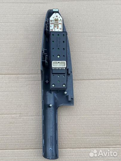 Блок управления стеклоподъемниками Hyundai Tucson