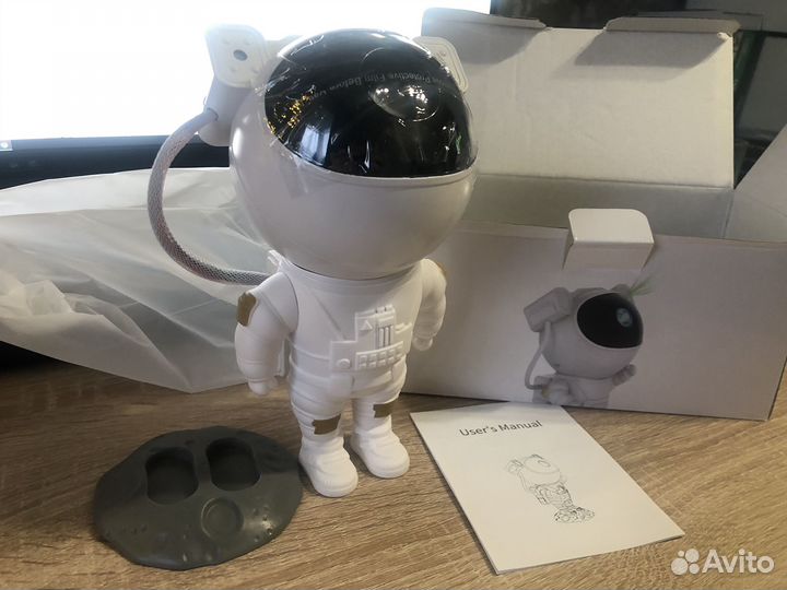 Проектор космонавт