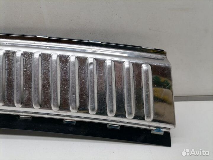 Накладка замка багажника задняя Volkswagen Touareg