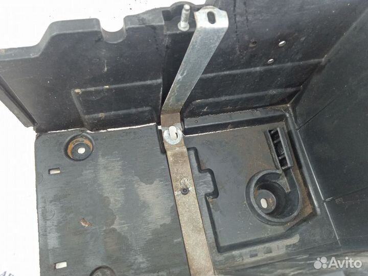 Корпус аккумулятора дефект Ford Focus III