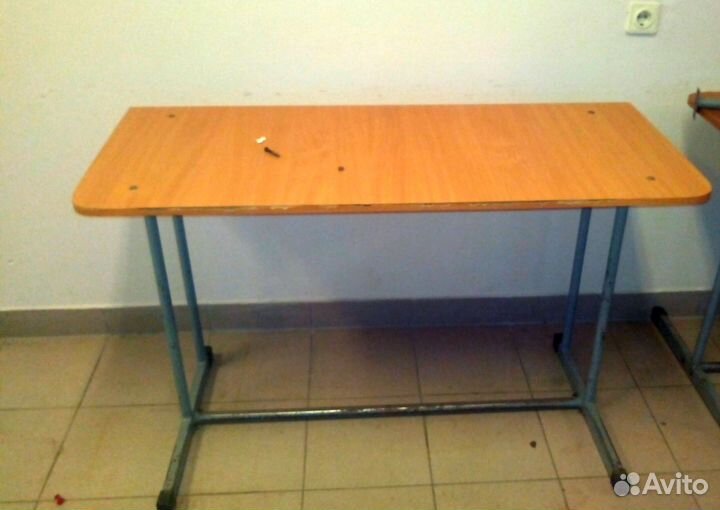 Школьная парта и стул