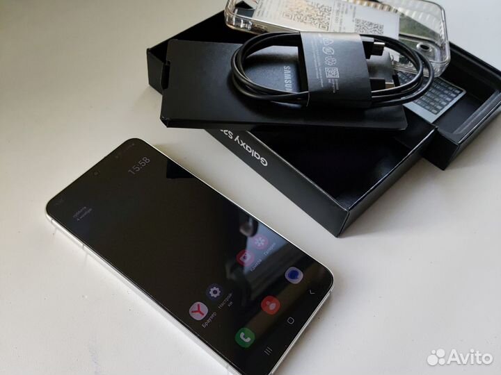 Samsung Galaxy S22, 8/128 ГБ