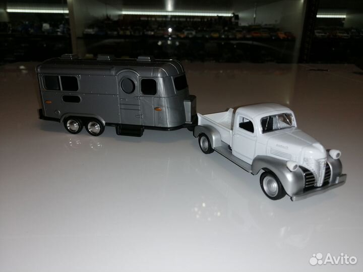 Plymouth 1941 с прицепом 1/43 Motormax