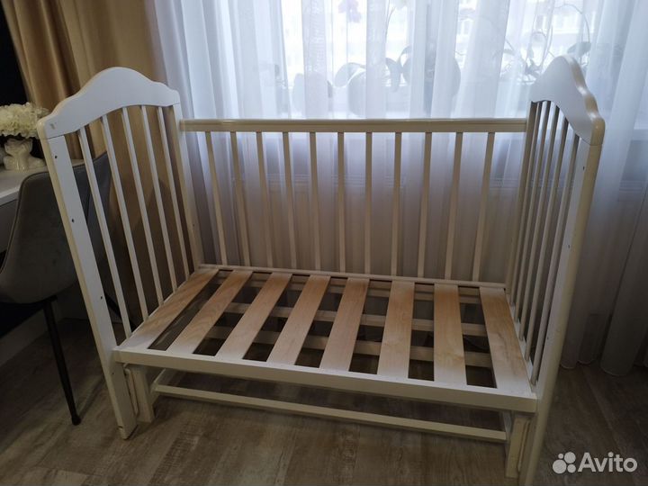 Кроватка с маятником для малыша до 3 лет