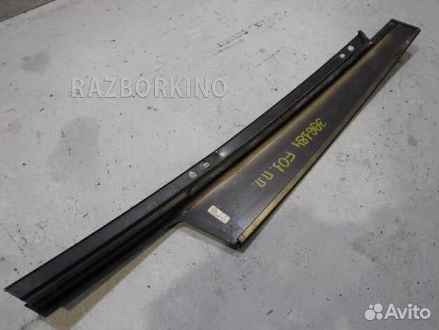 Накладка двери передней правой