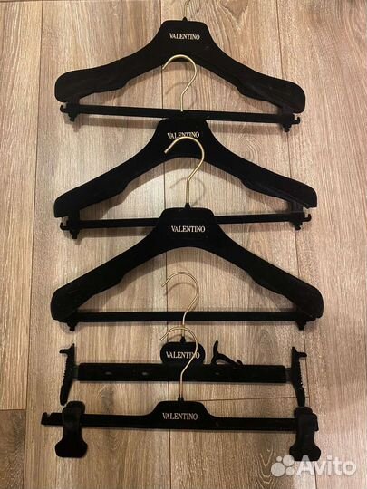 Вешалки Valentino