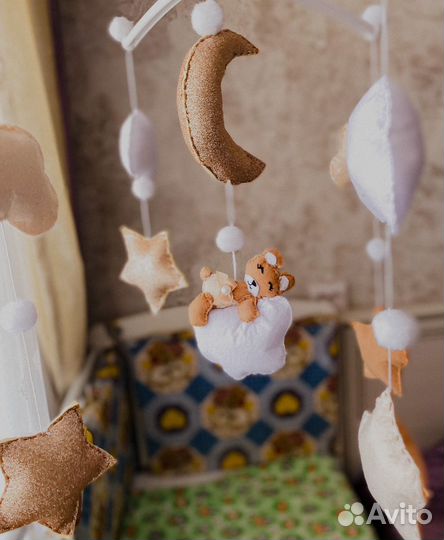 Детский мобиль в кроватку