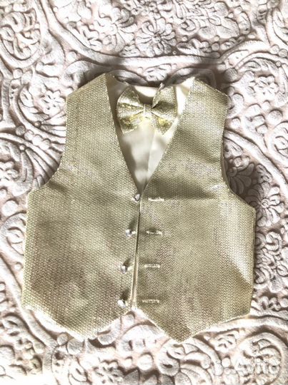 Жилет праздничный с бабочкой 2-3 года