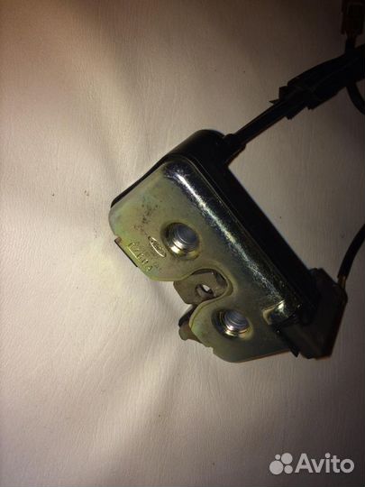 Форд Фьюжн Фиеста. Замок крышки багажника