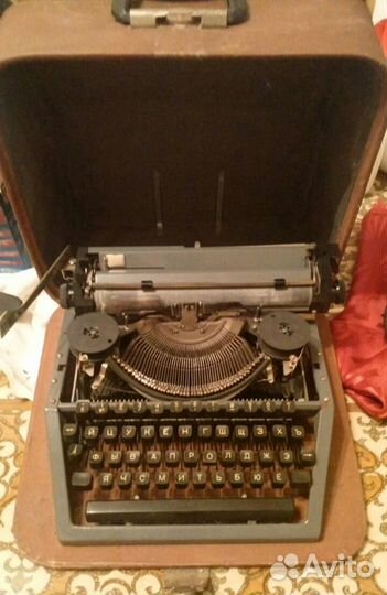 Печатная пишущая машинка