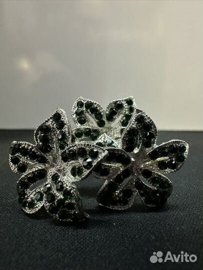 Шпилька женская со стразами