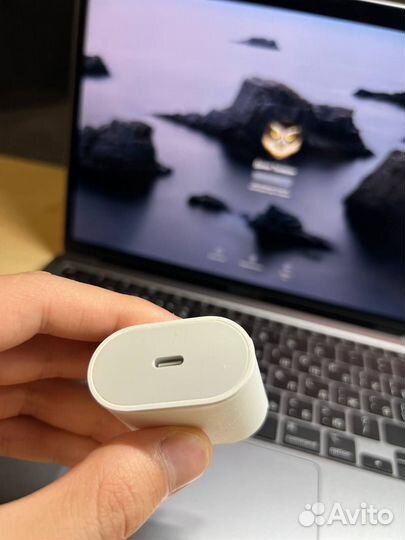 Адаптер питания Apple USB-C 20 Вт