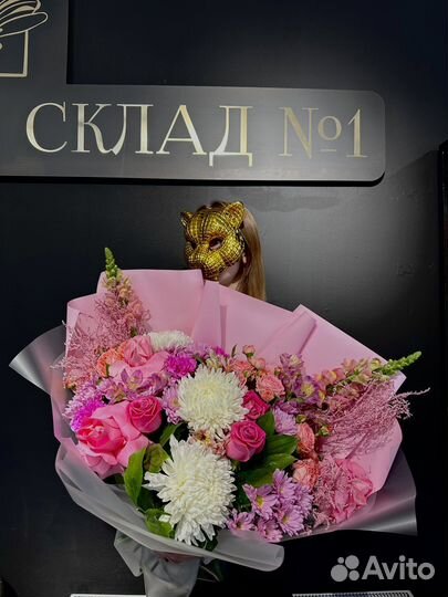 Продавец цветов в ночь