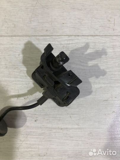 Активатор лючка бензобака volkswagen polo 5 рест 1