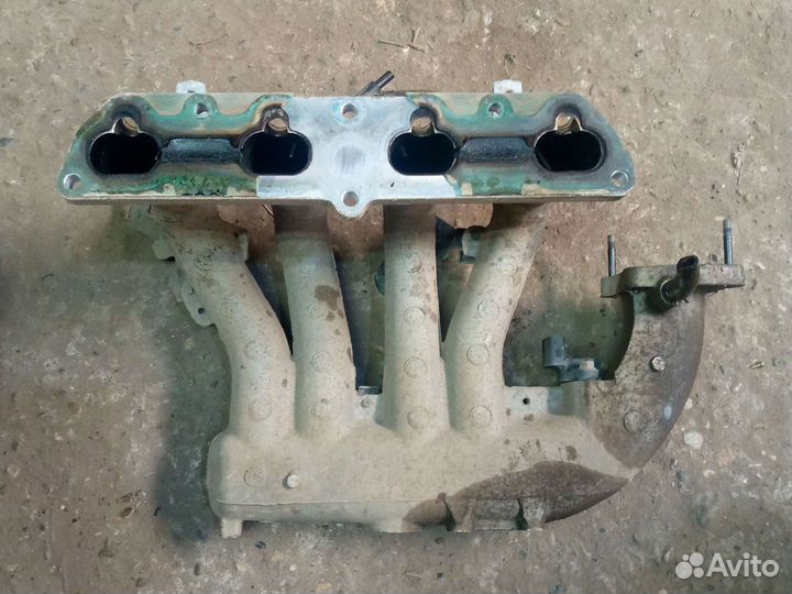 Впускной коллектор Kia Spectra 1