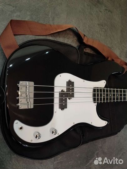 Бас гитара rockdale precision bass