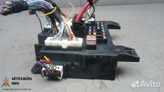 Блок предохранителей Citroen C-Crosser 2008