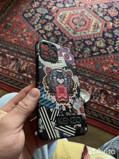 Чехол на iPhone