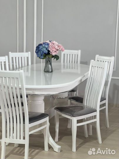Кухонный стол и стулья