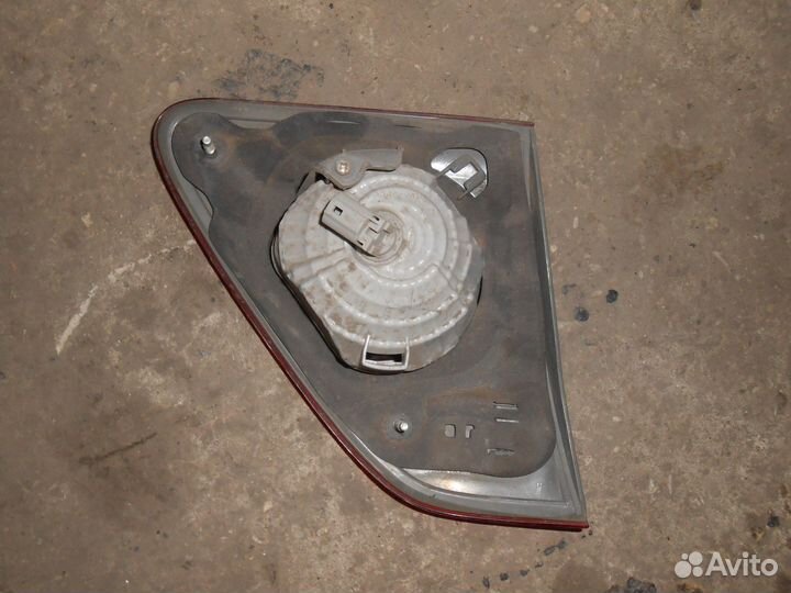 Фонарь задний внутренний правый Toyota Corolla (E1