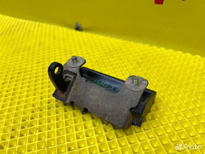 Ручка крышки багажника Mitsubishi Space Wagon N94W