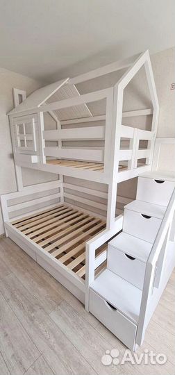 Двухъярусная кровать из массива