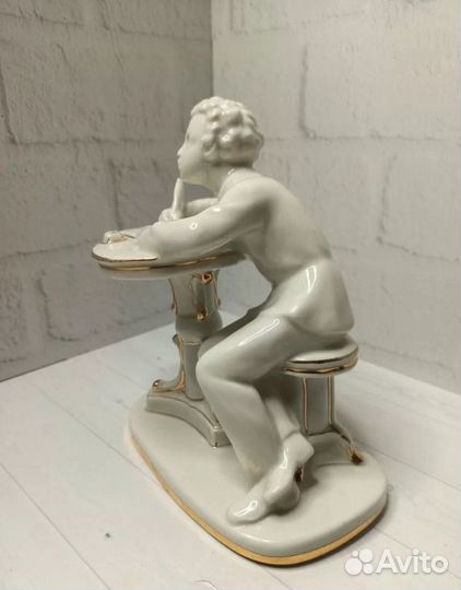 Юный Пушкин за столом, лфз. СССР