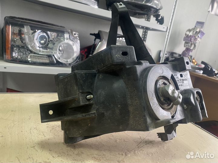 Правая противотуманка Toyota Land Cruiser 200