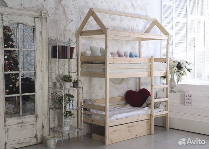 Двухъярусная кровать карлсон