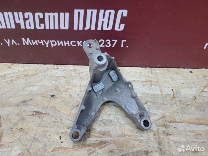 Кронштейн кпп Renault Logan