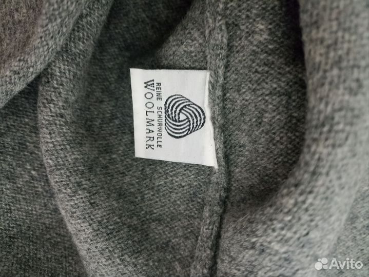Свитер шерстяной женский