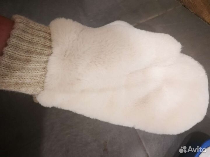 Варежки женские