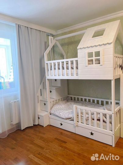 Детская Кровать из бука с лестницей от 2 лет