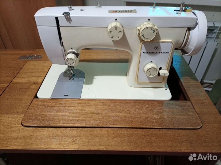Швейная машина Чайка 142 м