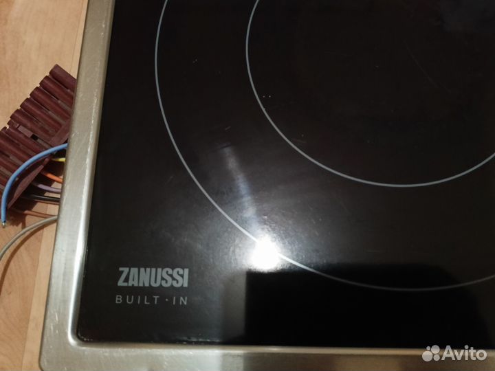 Электрическая варочная панель Zanussi